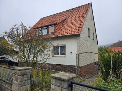 „Großes Grundstück trifft Potenzial: Haus für Visionäre“