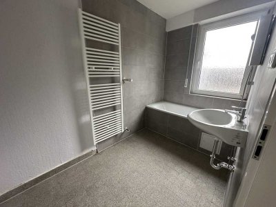 3 Zimmer - Erdgeschoss - Balkon - gepflegt