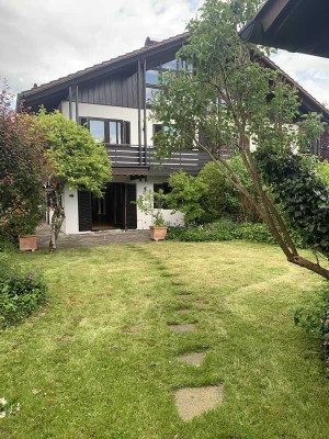 In Renovierung befindliche DHH Oberhaching, ca. 150 m² Wfl, 50 m² Nfl + Garage + Garten!
