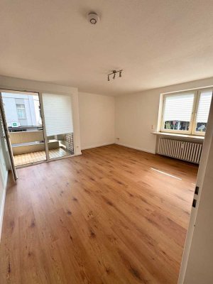 Erstbezug & Zentrale-Lage: City & Uni vor der Tür - 1 Haltestelle zum Flughafen inkl. Küche & Balkon