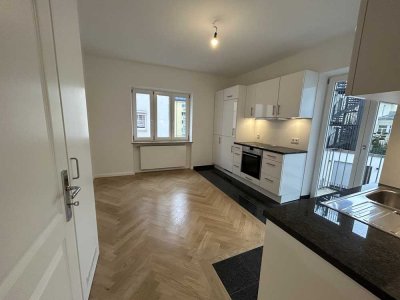 MAXVORSTADT | neu renovierte 2,5-Zimmer-Wohnung mit Wohnküche & Parkett & Balkon & Videosprechanlage