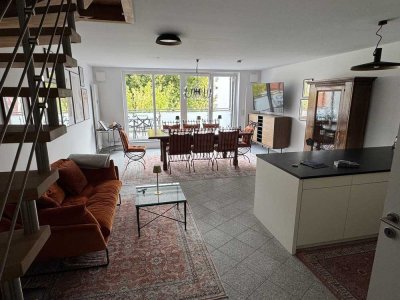 Luxuriöse 3-Zimmer-Maisonette- möblierte Altstadtwohnung mit Balkon / Dachterasse