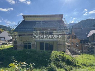 Simonswald ++ NEUBAU! Helle und moderne 3-Zi.-Whg. mit großem Balkon