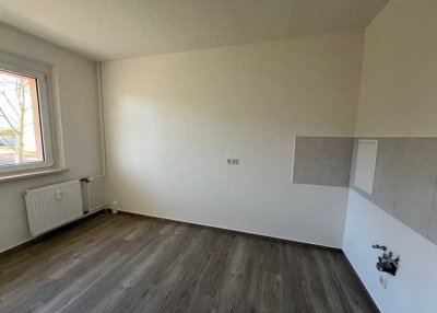 Im Erdgeschoss: 1-Raum-Wohnung mit saniertem Bad