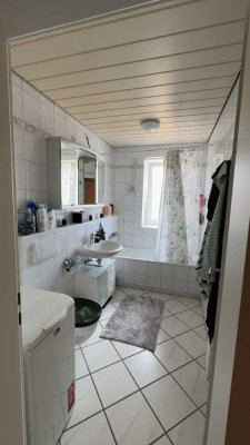 Teilmöblierte 4-Raum-Wohnung in Steinbach (Taunus)