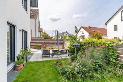Modernes Wohnen auf höchstem Niveau – Stilvolle Doppelhaushälfte im Münchner Süden