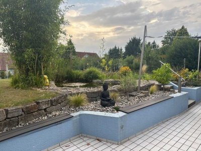 Wohnen im Zweifamilienhaus: 97 m² mit großer Terrasse, Garten und Carport