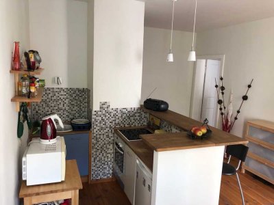 OHNE MAKLER: Geschmackvolle, vollständig renovierte 1,5-Raum-Wohnung mit Balkon