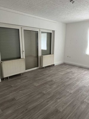 Schöne und gepflegte 3-Raum-EG-Wohnung mit Balkon in Herford