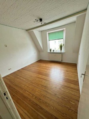 Charmante & saubere 2-Zimmer Wohnung im 4. OG, in Kiel-Gaarden-Ost