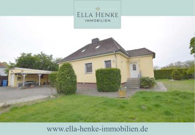 In Feldrandlage: Gepflegter Bungalow mit großem Garten und vielen Extras ...