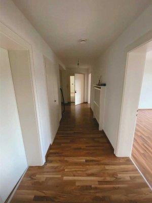 ruhige, hochwertige 5-Zimmerwohnung in Cham-West