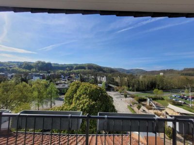 Grandioser Lenneblick mit großem Südbalkon, lichtdurchflutet, Aufzug, Seniorengerecht