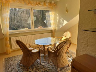 Stilvolle, neuwertige 3-Zimmer-Erdgeschosswohnung mit luxuriöser Innenausstattung mit EBK in Feucht