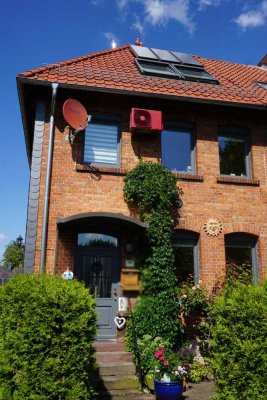 Gepflegtes und saniertes Reiheneckhaus mit Garten