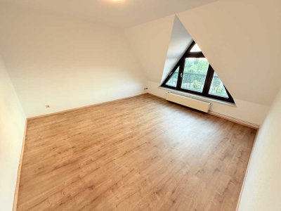 **Besichtigung: So., 06.07.25 um 12:30 Uhr** Sonniges DG nahe Kleiner Beetzsee! *Balkon / EBK*