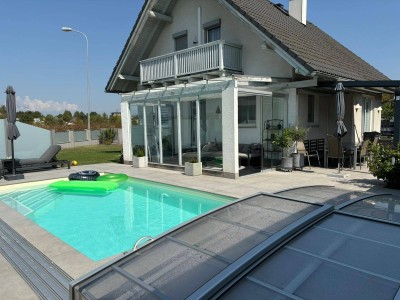 Modernes Einfamilienhaus mit Klimaanlage, Specksteinofen, Pool &amp; Top-Lage in Marchtrenk – provisionsfrei &amp; sofort bezugsfrei!