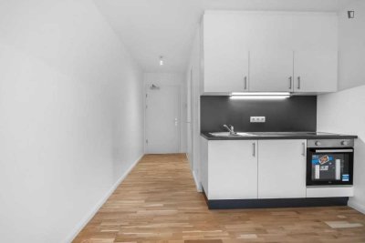 Unfurnished studio with a fitted kitchen in Lichtenberg