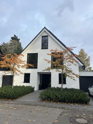 Neuwertiges Traumhaus mit Garten und Pool in Meerbusch-von privat