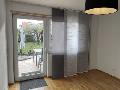 Geschmackvolle, neuwertige 1,5-Raum-EG-Wohnung mit Balkon und EBK in Mering