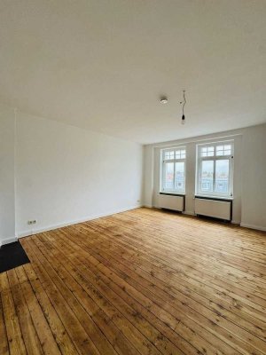 Helle, frisch sanierte  zwei Zimmer Altbauwohnung
