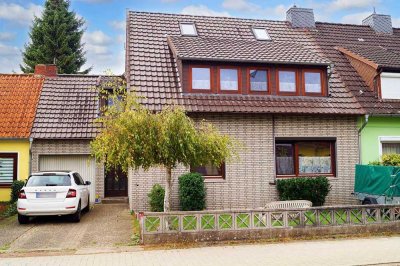 Familientraum in Vorstadtlage: Reihenmittelhaus mit Dachterrasse und Garten