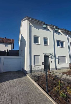 Neubau (Zweitbezug): Doppelhaushälfte mit 6 Zimmern in KL-Erfenbach zu vermieten