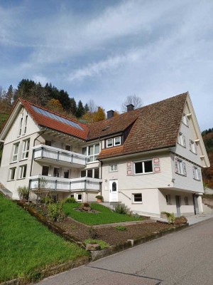 Vollsanierte 5-Zimmer- Wohnung mit Balkon in Oberwolfach