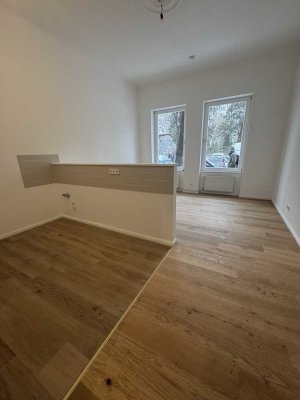 Süße 2 Zi. - Whg., toll saniert, Erstbezug, hell, Parkettboden, Terrasse -Kiezlage in Neukölln!