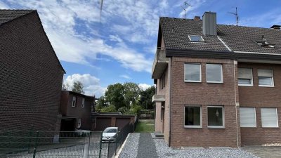 Solides Einfamilienhaus mit Ausbaupotenzial und großem Garten in Zons