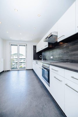 SONNIGE LOGGIA I KOMPLETT ERNEUERT I 3-ZIMMER-DOMIZIL I BESTE LAGE BEIM LEND I HELL &amp; LUFTIG I RUHIGES WOHNEN I TIERFREUNDLICHES ZUHAUSE I PROJEKT WOHNEN I