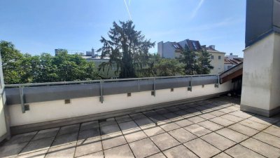 GRÜNBLICK MIT BALKON UND GROSSER DACHTERRASSE - 5 Gehminuten zum Bahnhof