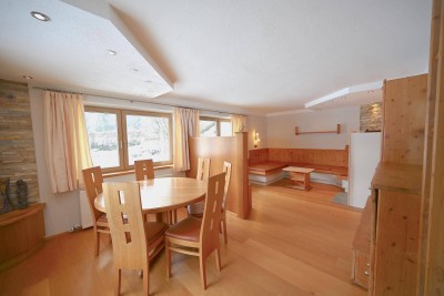 Günstige, helle Wohnung mit großem Garten