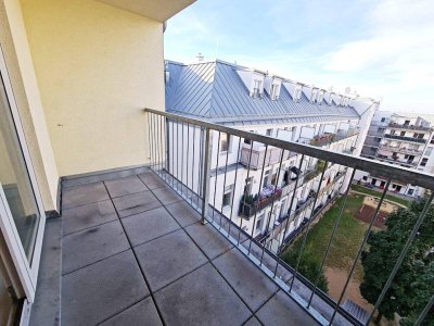 FAMILIENHIT, DACHGESCHOSS, 103 m2 Neubau mit Loggia und Balkon, Wohnküche, 3 Zimmer, Wannenbad, Parketten, Holbeingasse