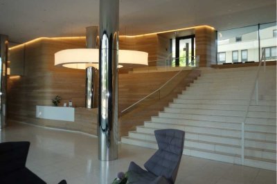 Große 4-Zimmer-Luxuswohnung im AXIS-Tower/Europaviertel