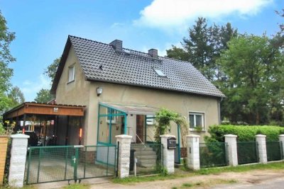 Einfamilienhaus mit Terrasse, Pool und Carport in familienfreundlicher Umgebung - kurzfristig bezieh