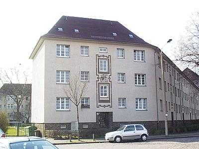 Schöne Dreiraumwohnung mit Dusche und kleinem Balkon in Leutzsch