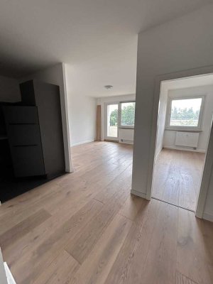 Kleine 3 Raum Wohnung mit Einbauküche