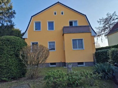 Schönes 2 Familienhaus in Hönow.
Je Etage eine abgeschlossene Wohnung. 
Die obere Etage ist vermiete