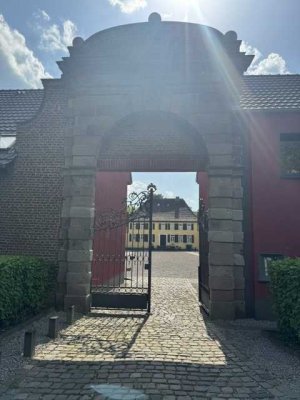 4-Zimmer-Dachgeschosswohnung auf dem Rittergut
