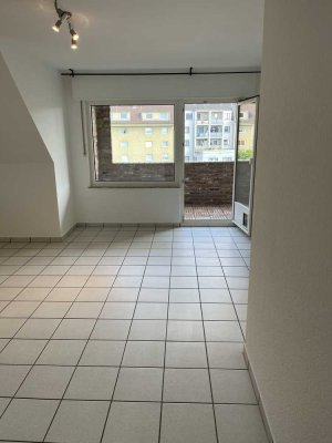 73 m2 Wohnfläche plus 25 m2 Dachterrasse , Gepflegte 2,5-Zimmer-Wohnung in Köln-Holweide