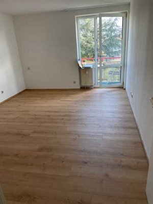 Neubezug nach Sanierung mit Balkon und Einbauküche: Stilvolle 1-Raum-Wohnung in Karlsruhe Neureut