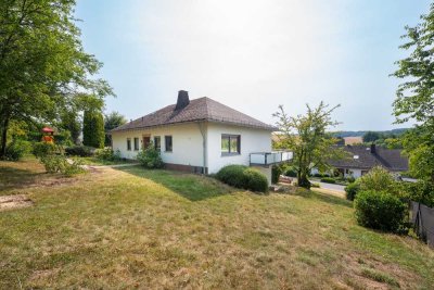 Zweifamilienhaus mit großem Grundstück in Singhofen