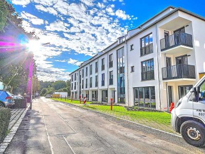 GAUTING: MODERNE 4 ZIMMER DACHGESCHOSSWOHNUNG MIT ZWEI DACHTERRASSEN - ZUM 1. DEZEMBER!