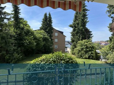 FRIEDERICH: Hochparterrewohnung mit Balkon in ruhigem Mehrfamilienhaus