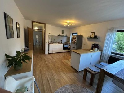 Helle 2,5-Zimmer-Wohnung in Offenburg mit Balkon, EBK & TG-Stellplatz