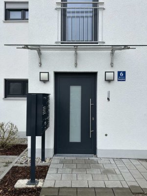 Stilvolle, neuwertige 2-Zimmer-Wohnung mit Terrasse und Einbauküche in Karlsfeld