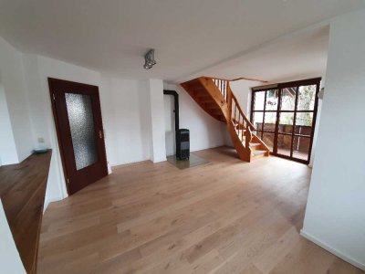 Exklusive, gepflegte 6-Zimmer-Maisonette-Wohnung mit Balkon und Einbauküche in Holzkirchen