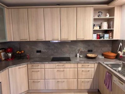 *Schliersee * 3 Zimmer * Küche mit EBK * Bad mit Wanne und Dusche * Gäste-WC * Parkett *