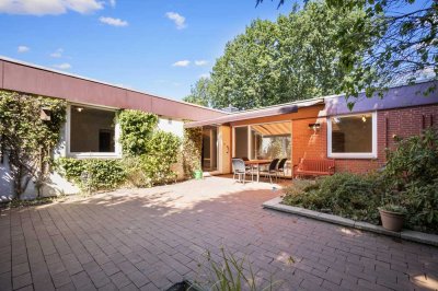 Ebenerdiger Wohnkomfort in ruhiger Lage – Stilvoller Bungalow mit Garten
